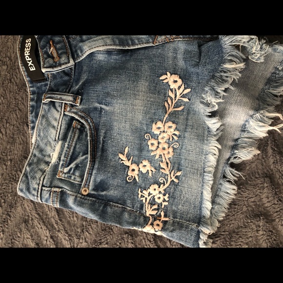 Express Jean shorts size 4 style shortie - Picture 3 of 4